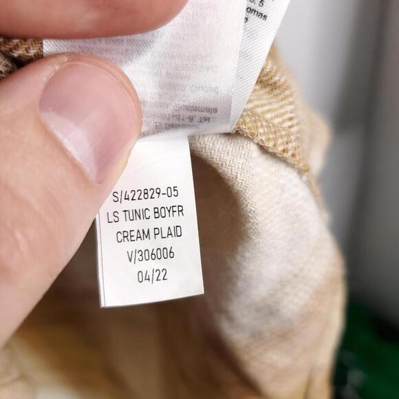 Old Navy Top Womens L Boyfriend Shirt Tunic Cream Plaid Soft Button Down - Picture 8 of 10